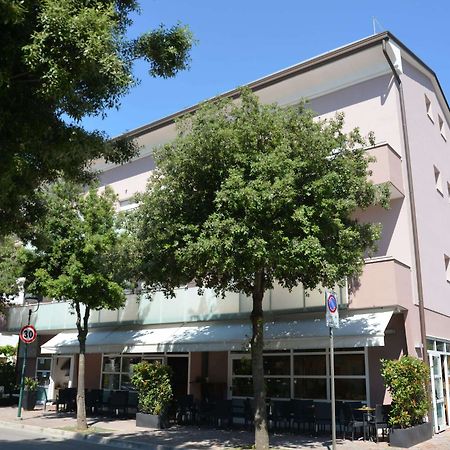 Hotel Tivoli Lignano Sabbiadoro Exterior photo